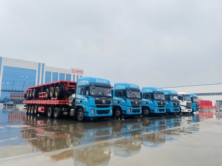 Advantages of Hualu 3-Axle Flatbed Semi-Trailer Usage in Azerbaijan